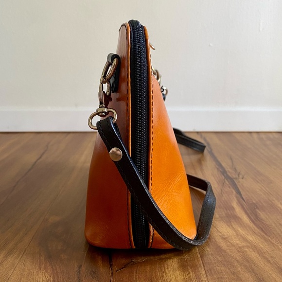 VTG Florence Italian Leather Mini Crossbody - Picture 5 of 16